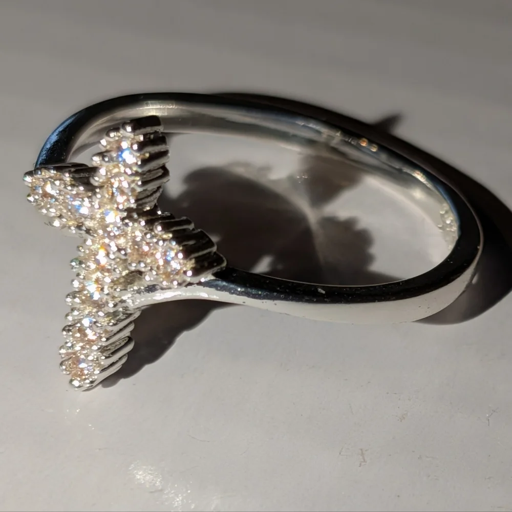925 Sterling Silver Sparkling diamond Cross Design ring sz 7